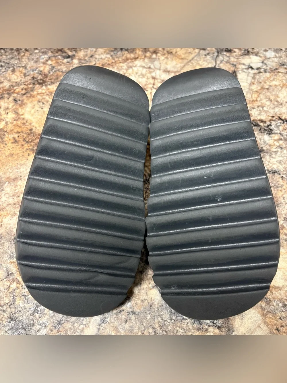 Adidas X Yeezy Slides ONYX Mens Size 6 Women’s 7.5